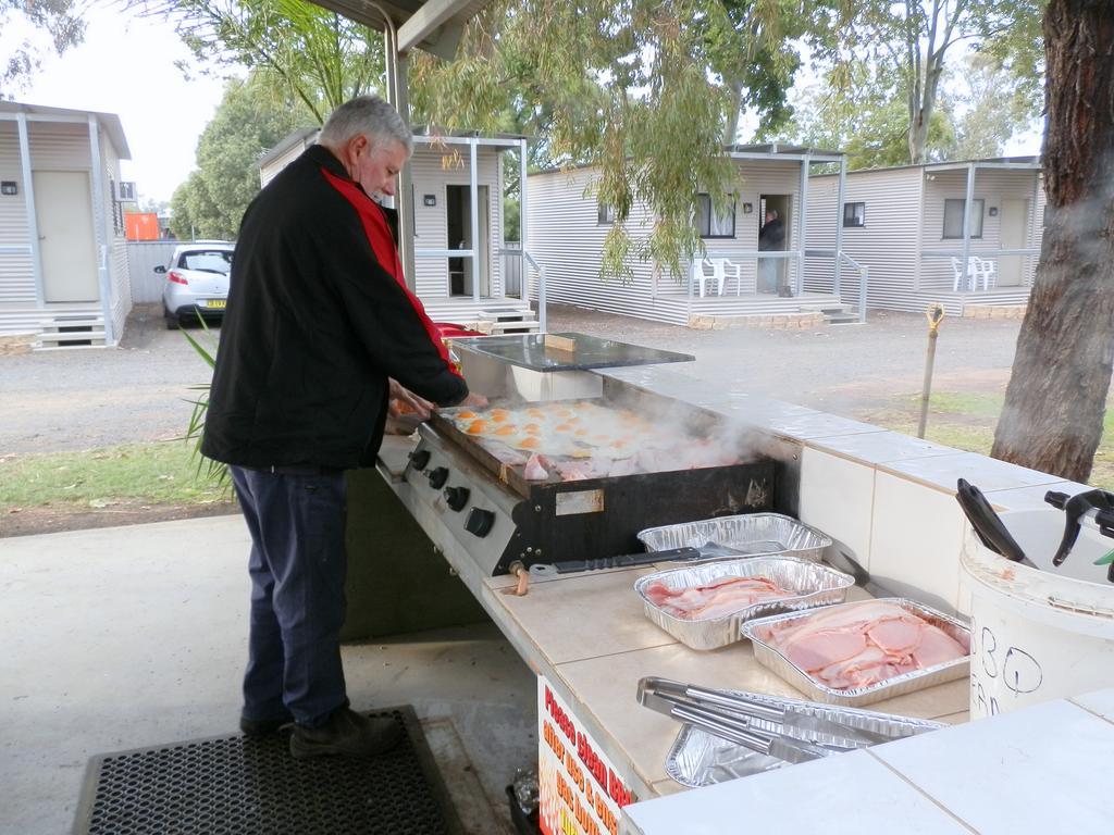 Narrabri Motel&Caravan Park Exteriör bild